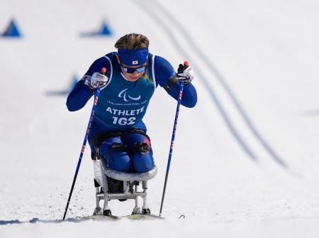 本番会場で練習する男子座位の源貴晴＝テーゼロ（共同）