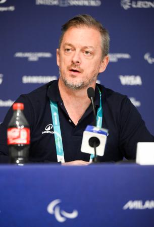 　ミラノ・コルティナ冬季パラリンピックの開幕を前に、記者会見するＩＰＣのパーソンズ会長＝５日、イタリア・コルティナダンペッツォ（共同）