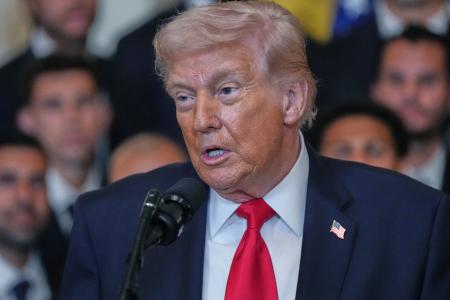 ５日、米ホワイトハウスでのイベントで発言するトランプ大統領（ＡＰ＝共同）