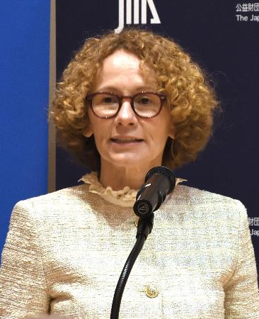 講演するＮＡＴＯのシェケリンスカ事務次長＝６日午後、東京都港区