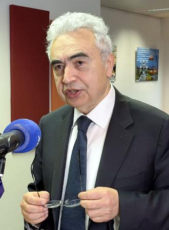 取材に応じるＩＥＡのビロル事務局長＝６日、ブリュッセル（共同）