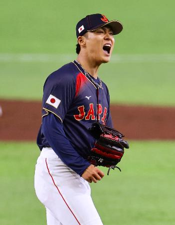 ２回、声を出す山本＝東京ドーム