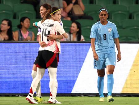 　日本―インド　前半、チーム２点目のゴールを決め喜ぶ長谷川（１４）＝パース（ゲッティ＝共同）