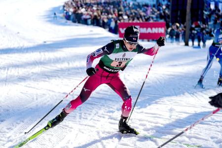 Ｗ杯複合混合団体スプリントの後半距離で力走する山本涼太＝ラハティ（共同）