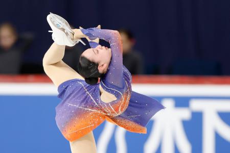 　女子フリー　演技する岡万佑子＝タリン（共同）