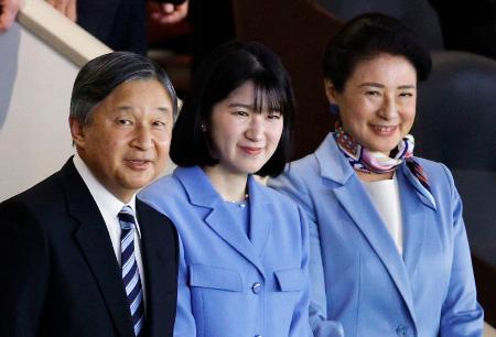 ＷＢＣの日本―オーストラリア戦の観戦に臨まれる天皇、皇后両陛下と愛子さま＝８日夕、東京ドーム