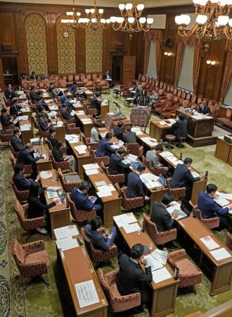 開かれた衆院予算委の中央公聴会＝１０日午前、国会