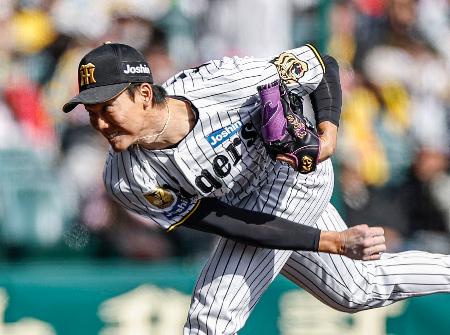 ６回に登板し、１回無失点の阪神・湯浅＝甲子園