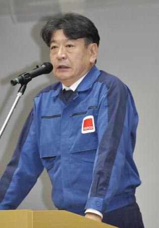 社員に訓示する東電ホールディングスの小早川智明社長＝１１日午後、福島第１原発の新事務本館