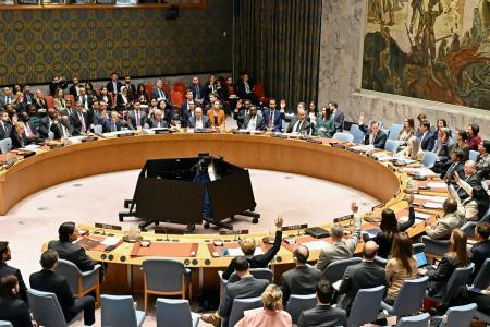 １１日、ニューヨークで、イランを非難する決議案を採決する国連安全保障理事会（共同）