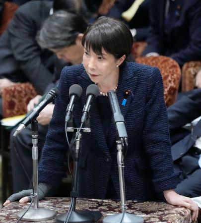衆院予算委の締めくくり質疑で答弁する高市首相＝１３日午後