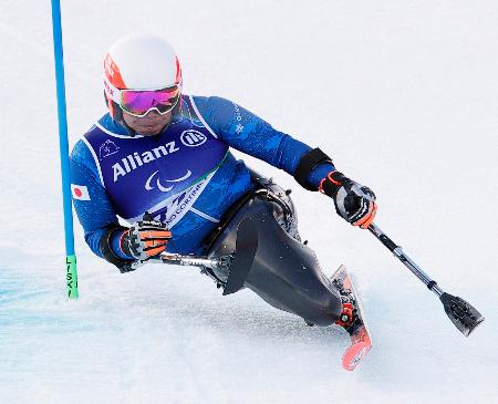 男子大回転座位 2回目 滑走する鈴木猛史=コルティナダンペッツォ(共同)