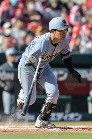 ７回、右前に適時打を放つ阪神・中川＝マツダ