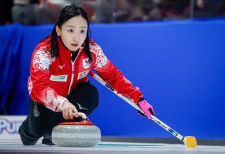 日本代表のロコ・ソラーレの藤沢五月＝１４日（カナディアンプレス提供・ＡＰ＝共同）