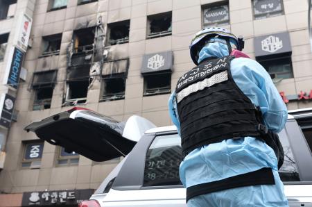 　宿泊施設で火災があったソウル市中区のビル＝１５日（聯合＝共同）