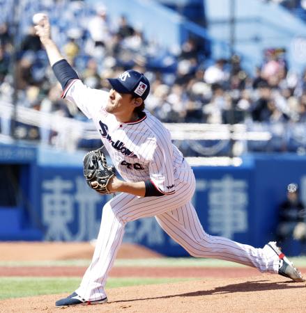 ５回途中１失点だったヤクルト先発の高梨＝神宮