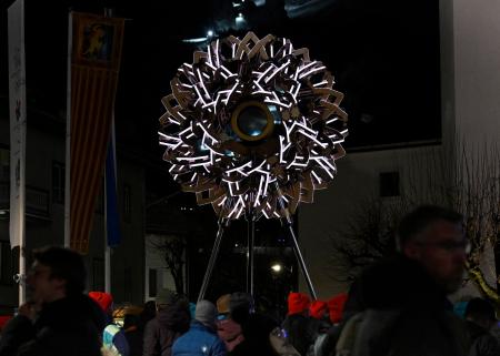 　ミラノ・コルティナ冬季パラリンピックが閉幕し、火が消えたイタリア・コルティナダンペッツォの聖火台＝１５日（共同）