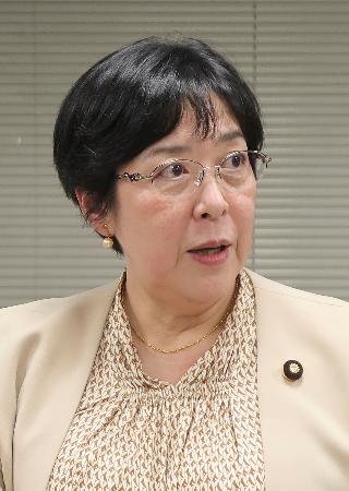 全国幹事長会議後、取材に応じる立憲民主党の田名部幹事長=16日夜、東京・永田町の党本部