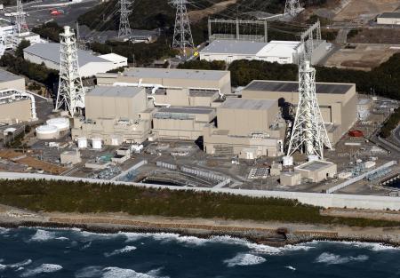 中部電力浜岡原発。左から３号機と４号機＝１月、静岡県御前崎市