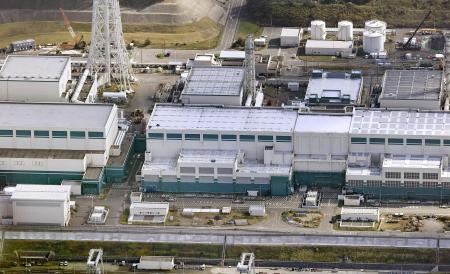 新潟県の東京電力柏崎刈羽原発６号機（中央）＝２０２５年１１月