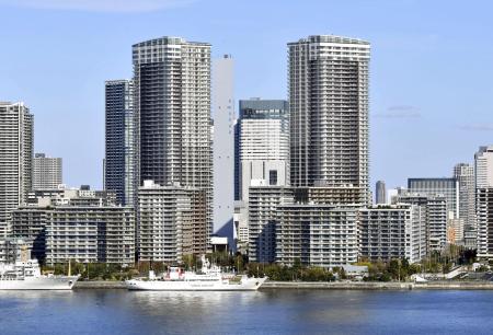 東京都中央区のマンション群＝２０２５年１１月