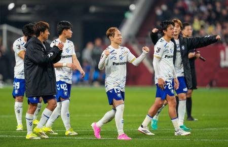 神戸とのＰＫ戦を制し、喜ぶＧ大阪イレブン＝ノエスタ