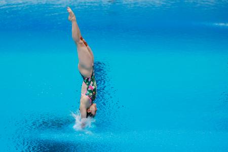 女子高飛び込み決勝　優勝した金戸凜の演技＝東京アクアティクスセンター
