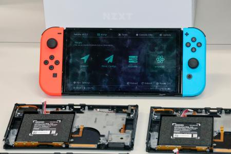 改造された任天堂の家庭用ゲーム機＝１９日、京都・南署