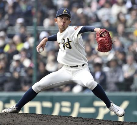 横浜戦に先発した神村学園・龍頭＝甲子園