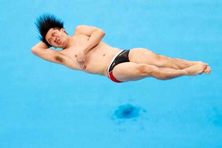 男子板飛び込み決勝　坂井丞の３回目の演技＝東京アクアティクスセンター