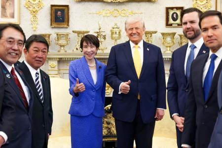 高市首相のＸ（旧ツイッター）に投稿された、ポーズをとる日米両首脳の写真