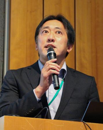 古代文明「ディルムン」の古墳調査に関し発表する東京文化財研究所の安倍雅史保存計画研究室長=21日午後、東京都台東区