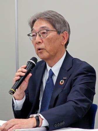 記者会見する石油化学工業協会の工藤幸四郎会長＝２４日午前、東京都中央区
