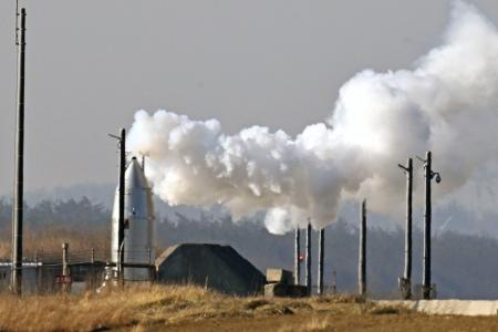 飛行試験が中止となった小型実験機「ＲＶ―Ｘ」＝２５日午前、秋田県能代市