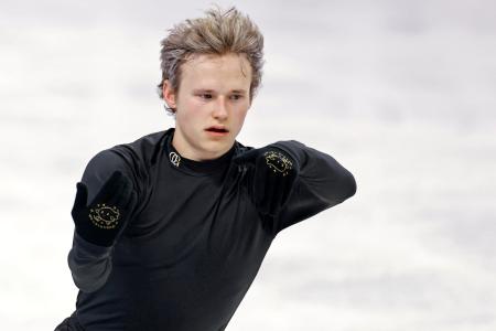 公式練習で調整するイリア・マリニン＝プラハ（共同）