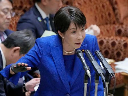 参院予算委の集中審議で答弁する高市首相＝２５日午前