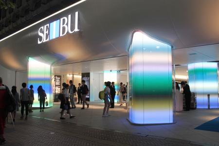 西武渋谷店の入り口＝東京都渋谷区