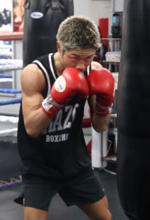 ＷＢＯライトフライ級世界戦に向け、練習を公開した挑戦者の谷口将隆＝２５日、東京都品川区