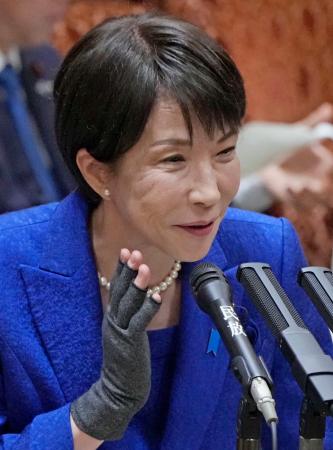 参院予算委の集中審議で答弁する高市首相＝２５日午前