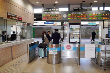 自動改札機のないＪＲ徳島駅＝２６日