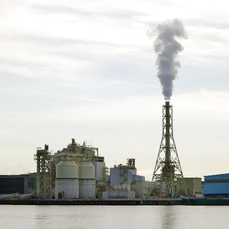 仙台市の石炭火力発電所＝２０２０年１０月