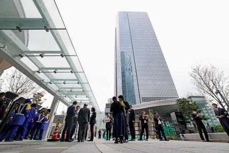 全面開業を迎えた「高輪ゲートウェイシティ」＝２８日午前、東京都港区