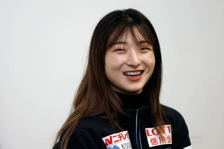 優勝から一夜明け、取材に応じる坂本花織＝２８日、プラハ（共同）