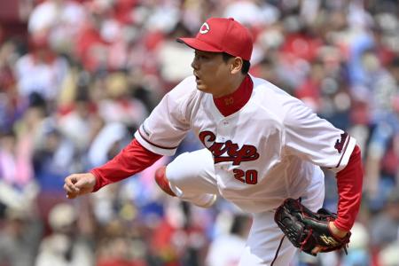 中日戦に先発した広島・栗林＝マツダ