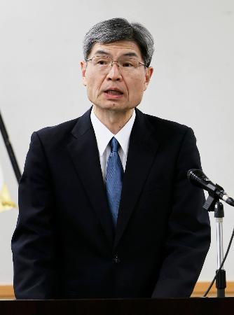 臨時会議で訓示する警察庁の楠芳伸長官＝３０日午前、警察庁