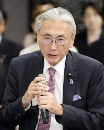 ２０２４年５月、台湾の頼清徳新総統の就任式に出席後、記者会見する「日華議員懇談会」の古屋圭司会長＝台北（共同）