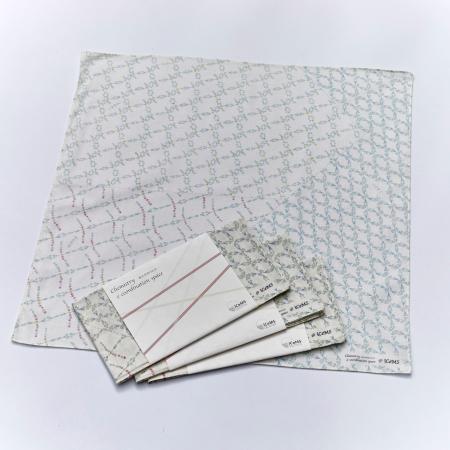 京都大が一般販売を目指す、「金属有機構造体」をモチーフとしたハンカチ（京都大アイセムス提供）