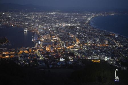 北海道函館市の市街地の夜景