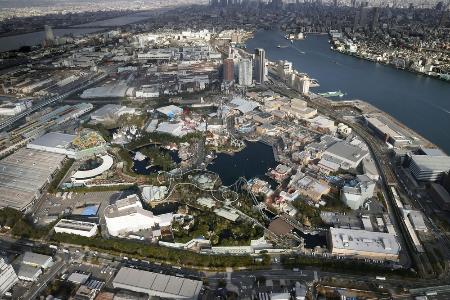 　大阪市のユニバーサル・スタジオ・ジャパン＝２０２１年１２月（共同通信社ヘリから）