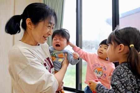 　「こども誰でも通園制度」で受け入れた子ども＝１日午前、千葉県野田市の認定こども園「やなぎさわ幼稚園・保育園」